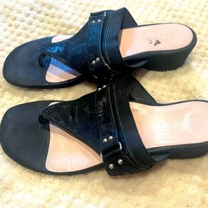 Size 8 sandals, only wore a few times, in guc